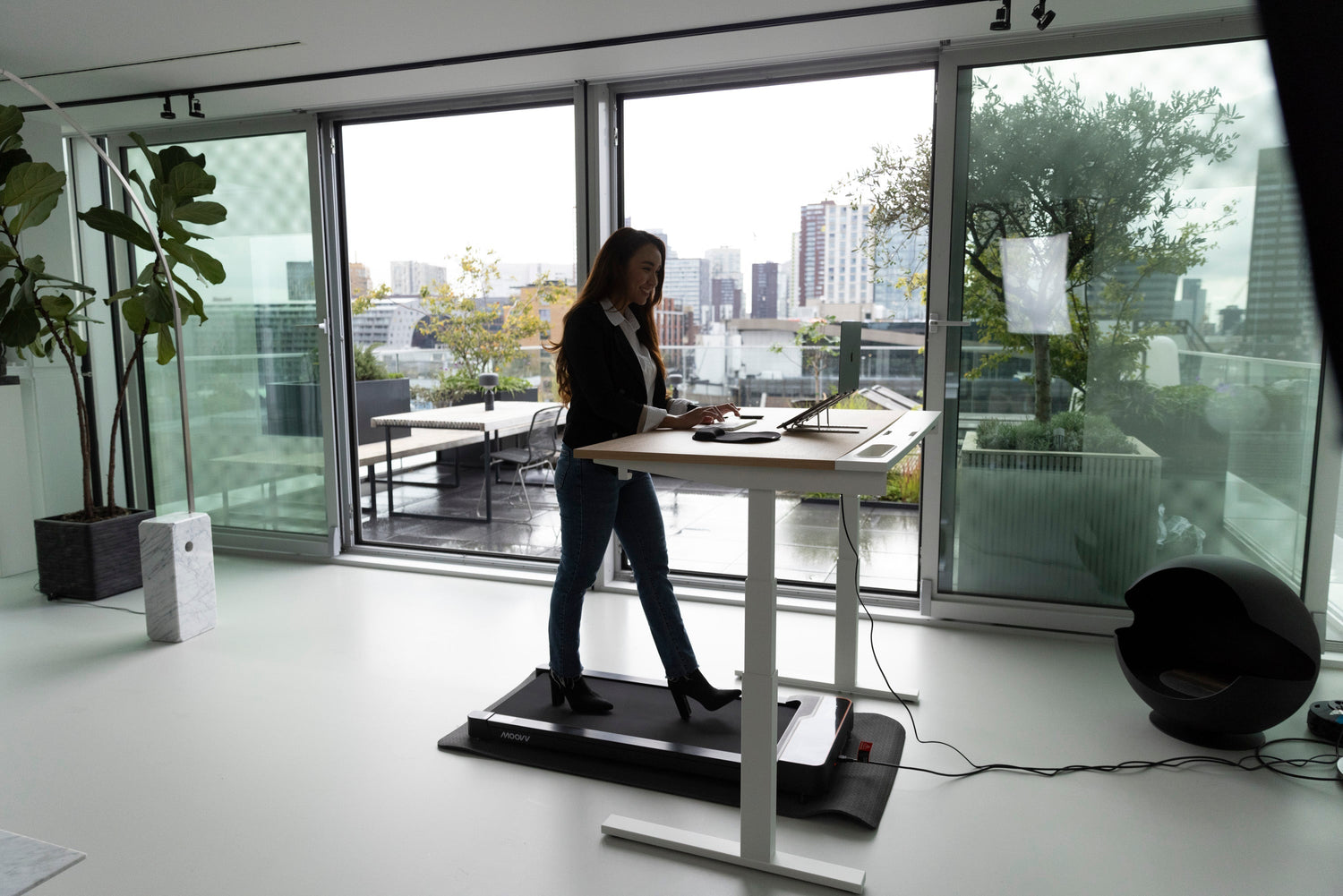 Wandelen tijdens je werkdag? De voordelen van een loopband 🚶♀️💼